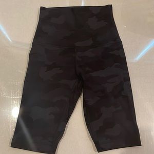 Lululemon Cameo biker shorts size 4